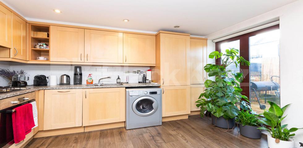 			1 Bedroom, 1 bath, 1 reception Flat			 Barnsbury Grove, Islington - Barnsbury